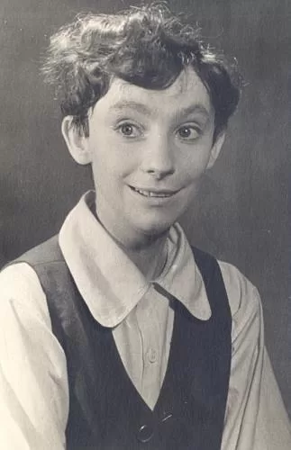 Kaja tēlā savā pirmajā lomā izrādē ''Sniega karaliene'' 1959. g. (foto no TNMK)